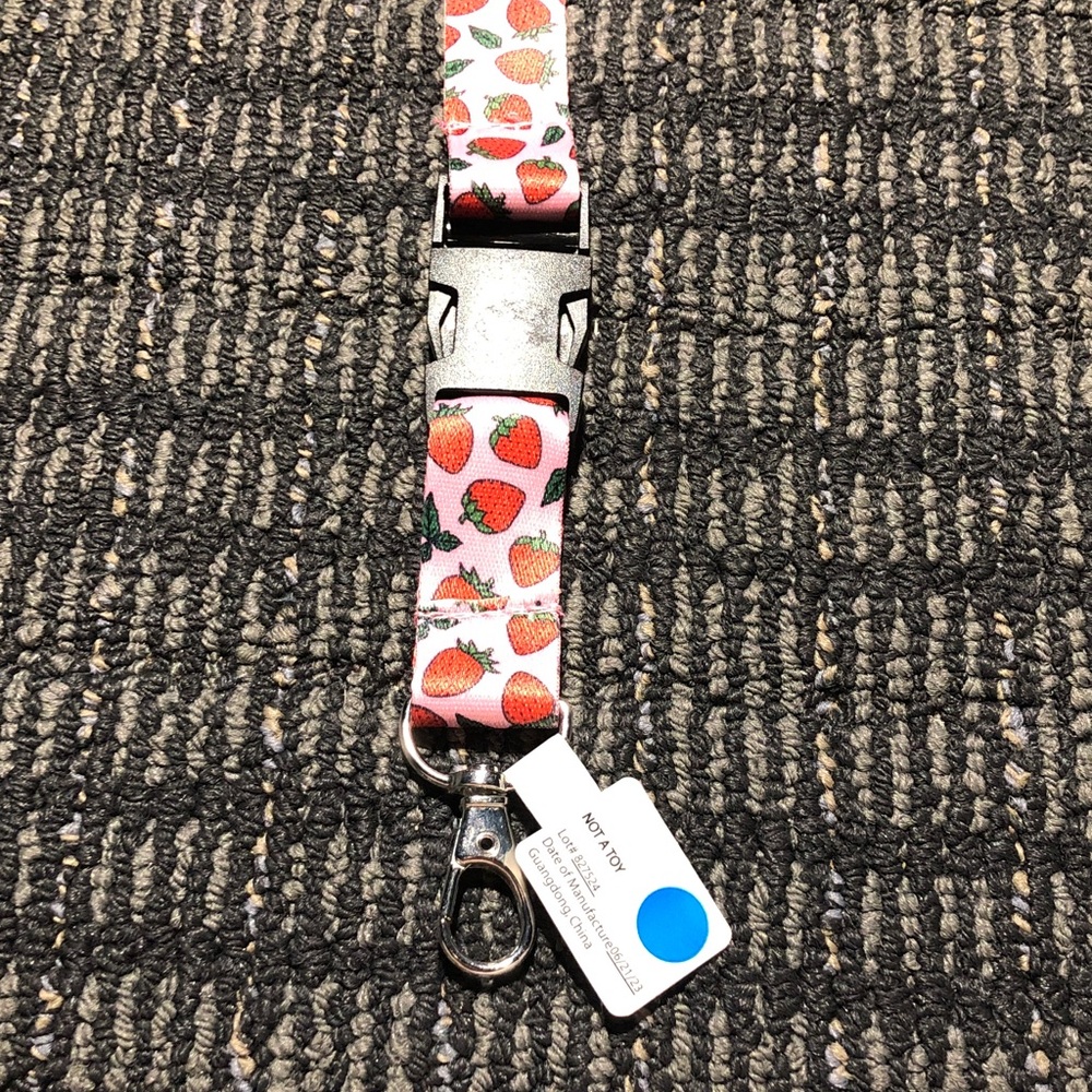 🛍️ Strawberry Pattern Key Holder - Picture 3 of 5